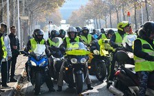 Biểu tình vì tăng giá xăng ở Pháp