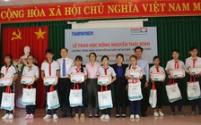 Trao học bổng Nguyễn Thái Bình - Báo Thanh Niên cho học sinh nghèo