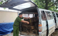Rừng 'chảy máu', 'lâm tặc' vận chuyển gỗ lậu cả đường bộ lẫn đường sông
