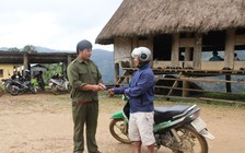 'Nộp' xe máy cho làng