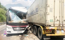 Xe khách đâm xe đầu kéo, 17 du khách Hàn Quốc bị thương