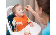 7 sai lầm cha mẹ thường mắc phải khi cho con ăn