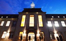 Vì sao Tổng thống Pháp đóng cửa 'lò' luyện lãnh đạo?