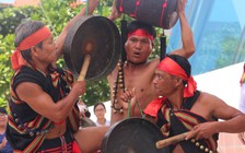 Độc đáo nghệ thuật đấu chiêng đôi của người Cor