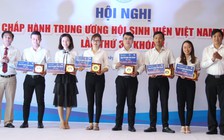 Trao học bổng Nguyễn Thái Bình - Báo Thanh Niên tại Quảng Nam