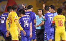 Trọng tài V-League liên tiếp mắc sai sót nghiêm trọng