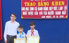 Bộ GD-ĐT vinh danh 2 học sinh không tham của rơi