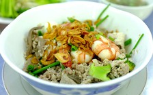 Người Sài Gòn ăn hủ tiếu: Tô hủ tiếu Nam Vang mắc nhất, hơn cả tô phở!