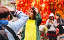 Tết Canh Tý 2020: Hàng Mã rực rỡ sắc đỏ xuân, nhiều người tấp nập đến