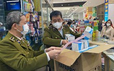 Người Trung Quốc thu gom 100.000 khẩu trang tại Hà Nội