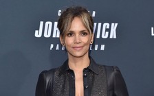 ‘Miêu nữ’ Halle Berry tận hưởng cuộc sống độc thân ở tuổi 53