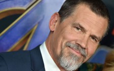 'Thanos' Josh Brolin xin lỗi vì không tuân thủ quy định giãn cách xã hội