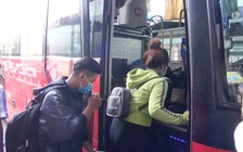 Sinh viên 'bấm bụng' mua vé xe giá cao để trở lại trường