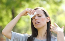 Bỗng dưng đổ mồ hôi lạnh là dấu hiệu nguy hiểm gì?