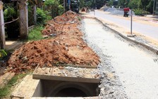 Từ đơn thư bạn đọc: 900m đường làm mãi không xong