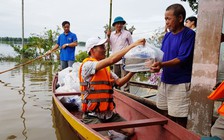 Vào Triệu Sơn cứu trợ bà con bị lũ lụt