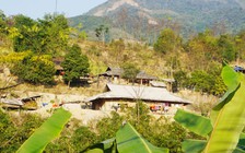 Hành trình trở thành thầy giáo của cậu bé Mông 12 tuổi bị bắt cưới