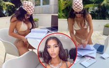 Kim Kardashian khoe dáng bốc lửa trong bikini siêu mỏng