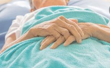 Vào bệnh viện, cụ bà 75 tuổi chết do bị tấn công tình dục