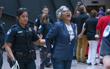 Nghị sĩ Mỹ bị bắt vì biểu tình