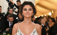 Selena Gomez hối hận vì lần tự nhuộm da nâu 'thảm họa'