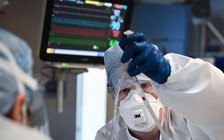 Tiết lộ gây sốc về người đầu tiên chết do Omicron ở Anh