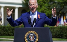 Tổng thống Biden bị ngắt lời khi kêu gọi kiểm soát súng đạn