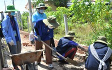 Theo bước chân tình nguyện: Dầm mưa, dãi nắng nâng cấp những tuyến hẻm