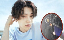 'Đàn em BTS' bị khán giả ném rác vào người