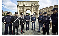 Cảnh sát Trung Quốc tuần tra đường phố ở Ý