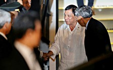 Người Nhật sợ ông Duterte nhai kẹo cao su trước mặt Nhật hoàng