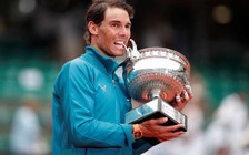 Vì sao Rafael Nadal luôn ‘cắn cúp’ khi ăn mừng chiến thắng?