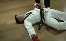 Đai đen Taekwondo người Trung Quốc bị võ sĩ Muay Thái hạ K.O chỉ trong 7 giây