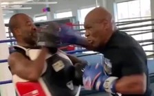 Mike Tyson ‘suýt’ hạ knock-out huấn luyện viên trong buổi tập