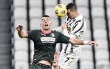 Ronaldo lập kỳ tích sau cú đúp bàn thắng bằng đầu