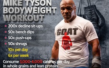 Cú đấm thép của Mike Tyson được tái hiện trên sàn đấu đô vật
