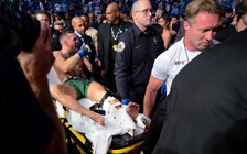Gã điên McGregor bị gãy chân ngay trong hiệp đấu đầu tiên với Dustin Poirier