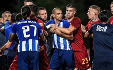 Pepe chơi xấu, gây ra vụ ẩu đả trong trận Porto giao hữu với AS Roma
