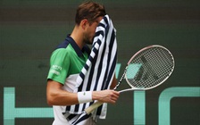 Tay vợt nam số 1 thế giới Medvedev để lại hình ảnh xấu xí ở Halle Open