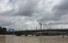 Sà lan nặng 473 tấn bị chìm gần cầu Tân Thuận 2