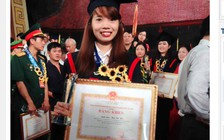 Thấy gì từ câu chuyện 'thủ khoa về nhà nuôi heo'?