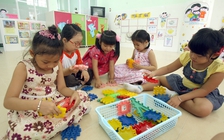 Mong con không trở thành 'gà công nghiệp'