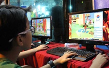 Cha mẹ đau đầu khi phát hiện con vừa học trực tuyến vừa chơi game