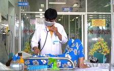 Vì sao nhiều bác sĩ, nhân viên y tế ở Vĩnh Long, Trà Vinh xin thôi việc, bỏ việc?