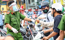 TP.HCM giãn cách xã hội: Phạt hàng trăm trường hợp sau nhiều ngày nhắc nhở, tuyên truyền