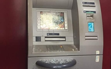 ‘Ngáo đá’ đập phá 2 cây ATM lúc nửa đêm