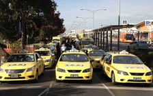 Người Việt du ký bằng taxi khắp thế giới
