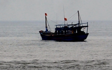 Hai tàu cá bị nạn, một ngư dân mất tích do bão