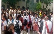 Bị điểm thấp, nữ sinh Ấn Độ đập phá trường học