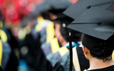 Giảng viên Anh chỉ trích kiểu tăng lương 'xúc phạm'